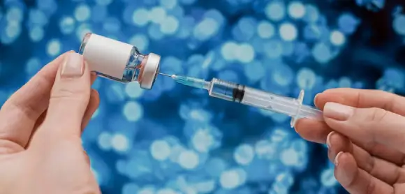 autologous-allograft Hawaii clinician prepares injection containing mesenchymal stem cells and growth factors for autologous allograft therapy to promote musculoskeletal tissue repair.